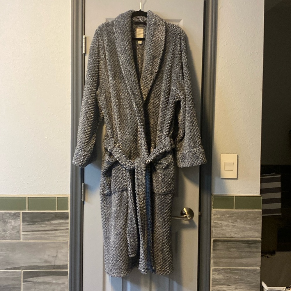 DANIEL BUCHLER SPECKELED CHARCOAL PLUSH LUXURY ROBE SIZE L/XL